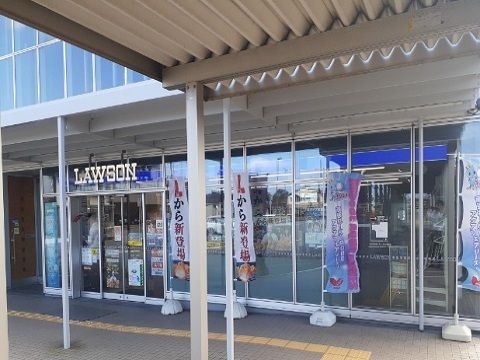 近くのローソン黒部駅前店まで450m（徒歩6分）