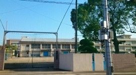 近くの砂山小学校様まで230m(徒歩3分)