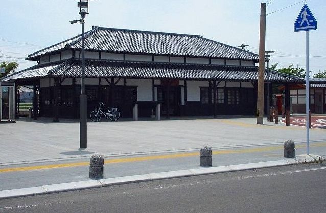 近くの小城駅まで1,300m（徒歩17分）