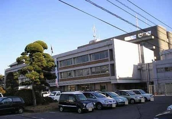 近くの役所まで1,900m（徒歩24分）