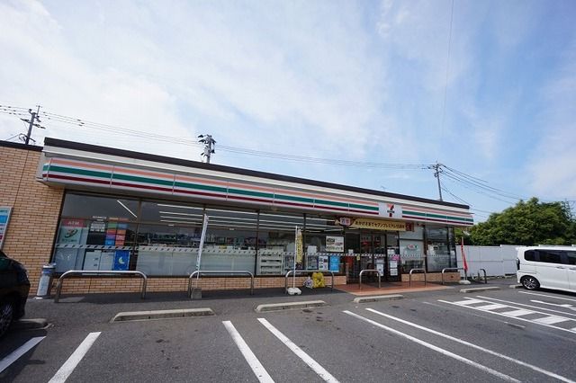 近くのコンビニまで1,300m（徒歩17分）