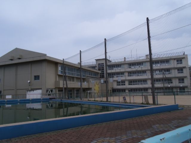 近くの菊川小学校まで800m(徒歩10分)