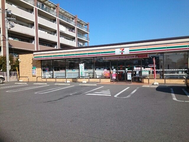 近くのコンビニまで600m（徒歩8分）