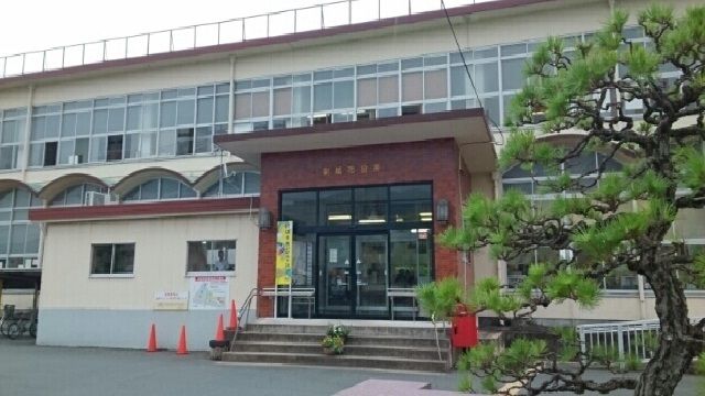 近くの新城市役所まで1,150m（徒歩15分）