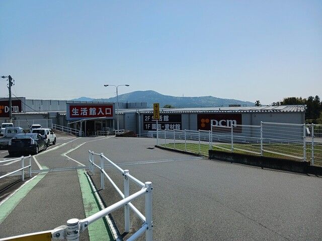 近くのＤＣＭ新城店様まで1,100m（徒歩14分）