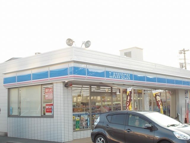 近くのローソン神宮寺店まで450m（徒歩6分）
