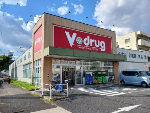 近くのスギ薬局まで800m（徒歩10分）
