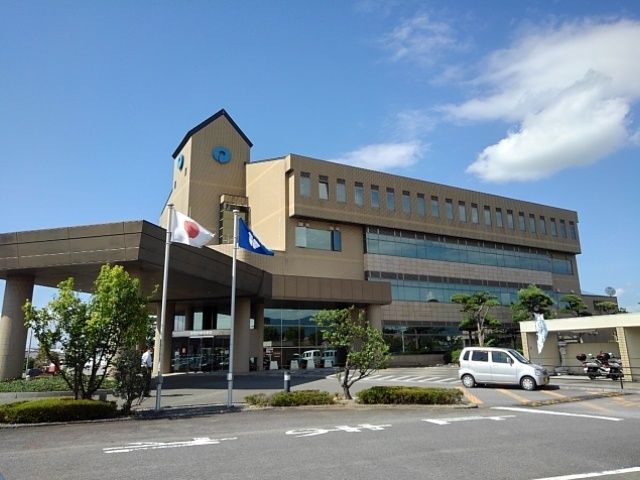 近くの役所まで1,000m（徒歩13分）