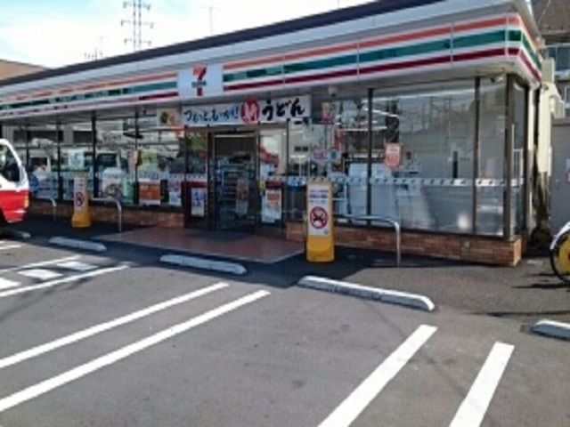近くのセブンイレブンまで220m（徒歩3分）