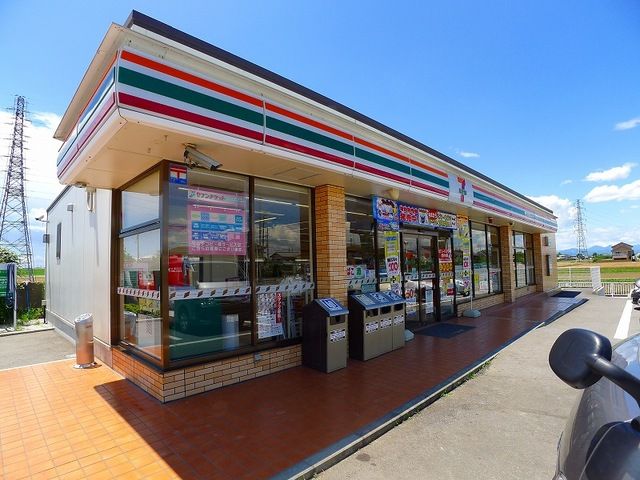 近くのセブンイレブン太田市堀口町店まで800m（徒歩10分）