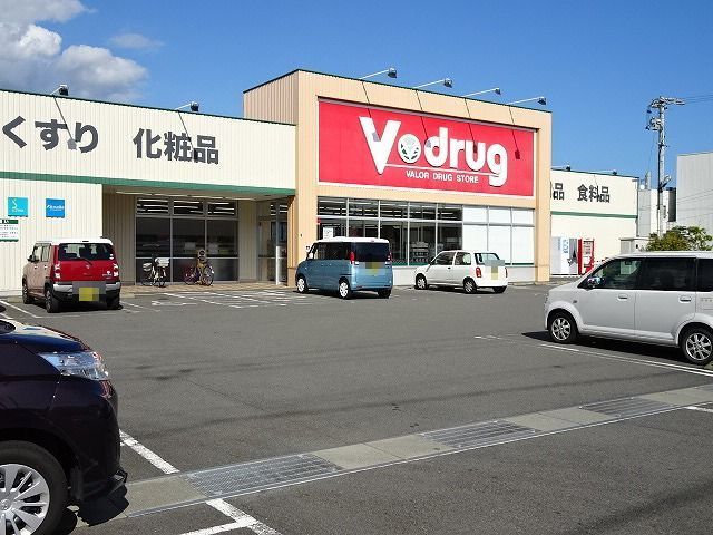 近くのV・drug藤枝緑町店まで800m（徒歩10分）