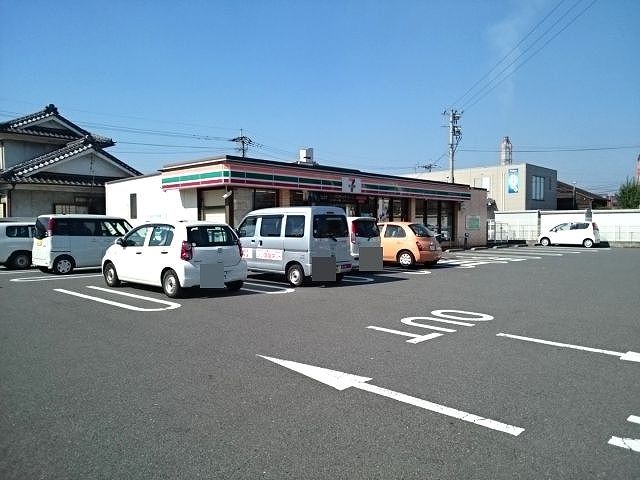 近くのセブンイレブン萩原4丁目まで450m（徒歩6分）