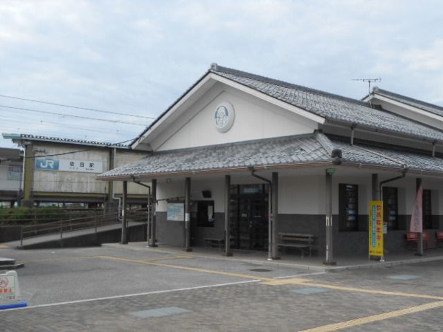 近くのＪＲ坂田駅まで1,130m（徒歩15分）