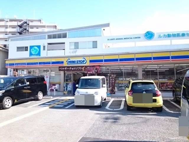 近くのミニストップ豊中少路店まで500m（徒歩7分）