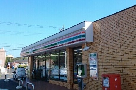 近くのコンビニまで450m（徒歩6分）