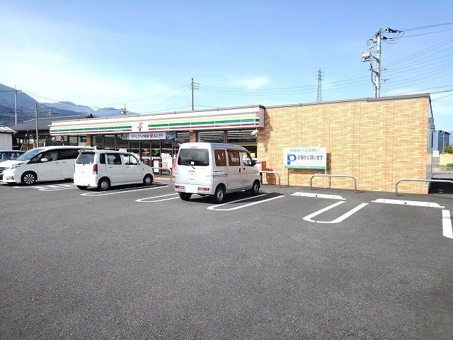 近くのセブンイレブン増穂長沢新町店まで400m(徒歩5分)