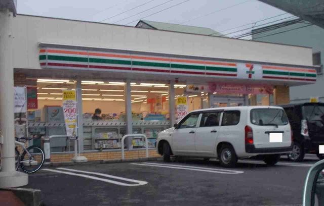 近くのセブンイレブン栗林店さんまで800m（徒歩10分）