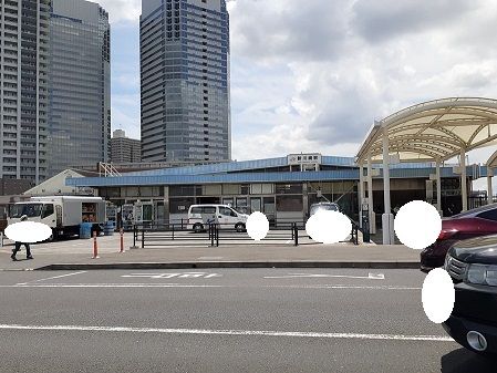 近くの新川崎駅まで600m（徒歩8分）