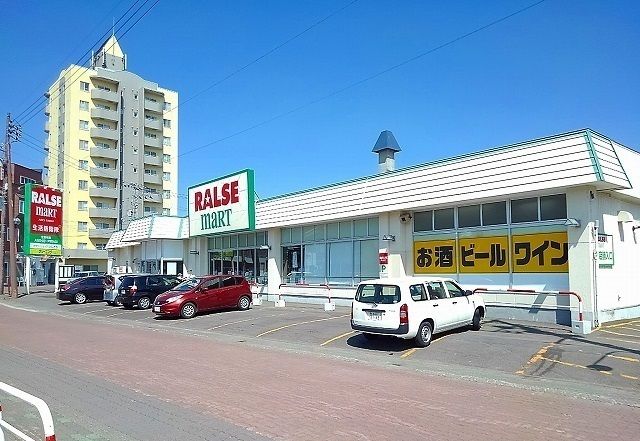 近くのラルズマートまで930m（徒歩12分）