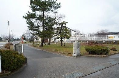 近くの島上小学校まで2,100m（徒歩27分）