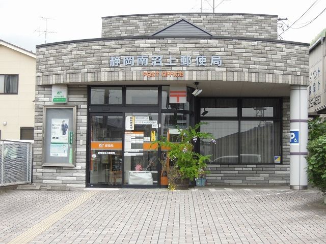 近くの郵便局まで400m（徒歩5分）
