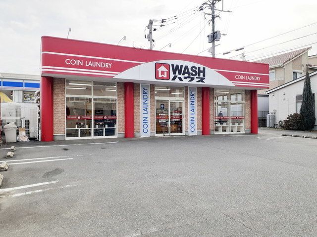 近くのWASHハウス福岡西警察署前店まで400m(徒歩5分)