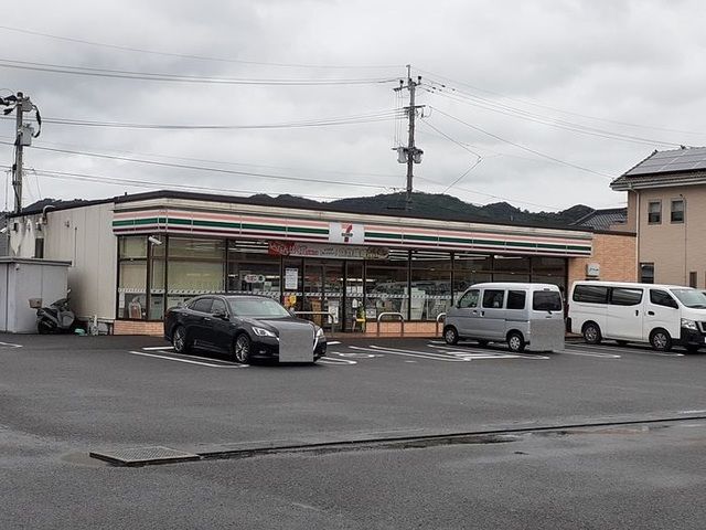 近くのセブンイレブン隼人姫城店まで11m(徒歩1分)
