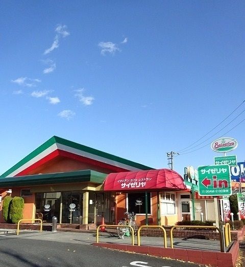 近くのサイゼリヤまで750m（徒歩10分）