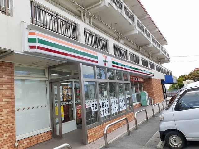 近くのコンビニまで453m（徒歩6分）