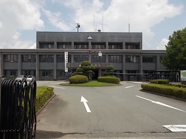 近くの役所まで950m（徒歩12分）
