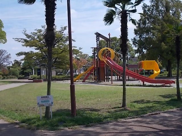 近くの公園まで600m（徒歩8分）