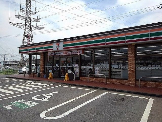 近くのセブンイレブンまで60m（徒歩1分）