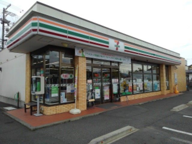 近くのコンビニまで350m（徒歩5分）