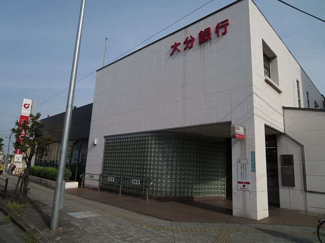 近くの銀行まで550m（徒歩7分）