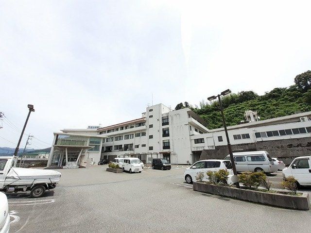 近くの佐川町立高北国民健康保険病院まで1,600m(徒歩20分)