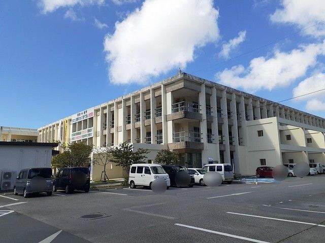 近くの宜野湾市役所まで3,100m(徒歩39分)