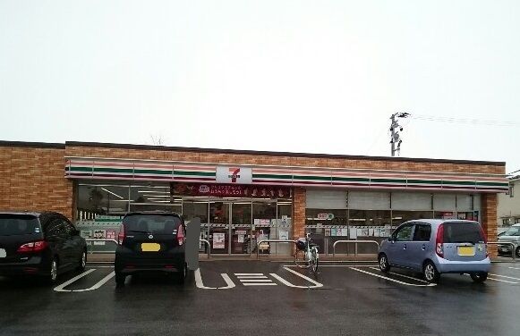 近くのセブンイレブン 五泉石曽根店まで340m（徒歩5分）
