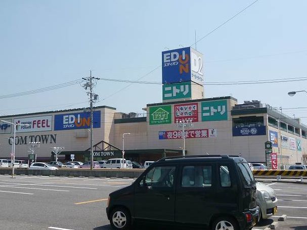 近くのコムタウンまで750m(徒歩10分)