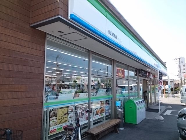 近くのファミリーマート束本店様まで600m（徒歩8分）
