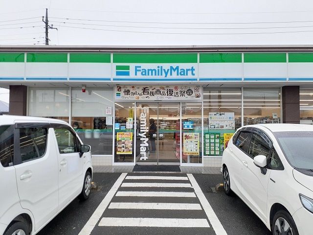 近くのコンビニまで770m（徒歩10分）