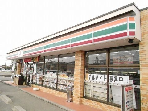 近くのセブンイレブン郡山富田西店まで700m（徒歩9分）