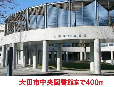 近くの図書館まで400m（徒歩5分）