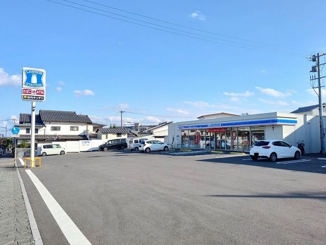近くのコンビニまで350m（徒歩5分）