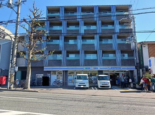 近くのローソンまで50m（徒歩1分）