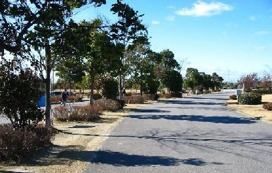 近くの総合運動公園まで750m（徒歩10分）
