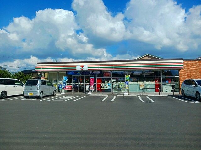 近くのセブンイレブンまで700m（徒歩9分）