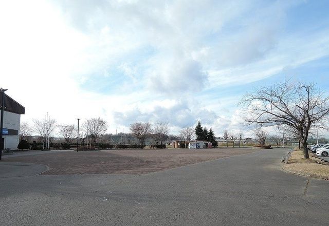 近くの新井田公園まで750m（徒歩10分）