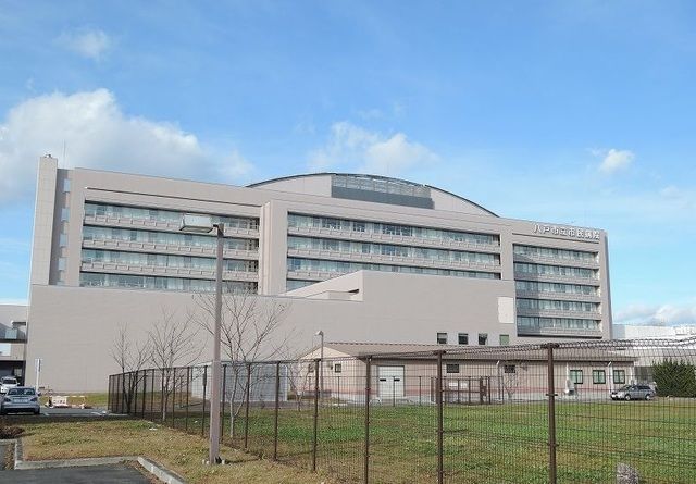 近くの市民病院まで1,400m（徒歩18分）