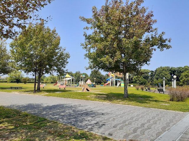 近くの米山公園まで600m（徒歩8分）