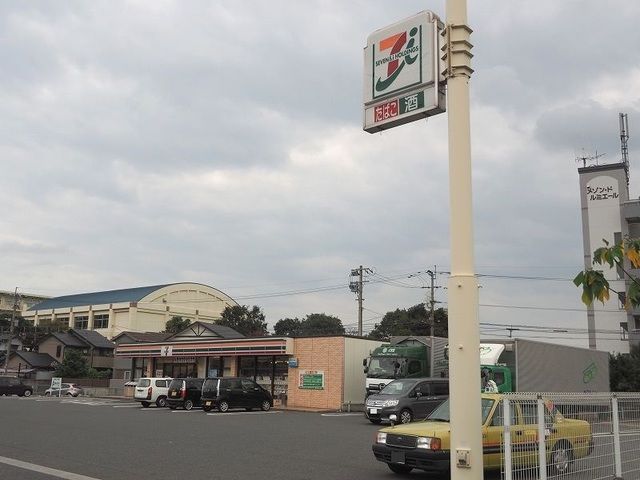 近くのセブンイレブンまで750m（徒歩10分）